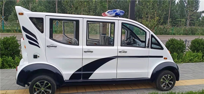 两当警用巡逻车